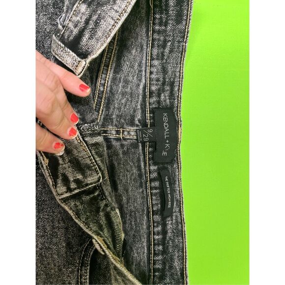 Kendall + Kylie Drifter High-rise Acid Wash Raw Hem Shorts, 9/29 - Picture 2 of 7